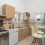 Nyaraló Charmante Mit Privatem Pool, Klima, Sonnenliegen, Terrasse Und Grill