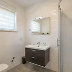 Charmante Mit Privatem Pool, Klima, Sonnenliegen, Terrasse Und Grill