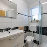 Nyaraló Charmante Mit Privatem Pool, Klima, Sonnenliegen, Terrasse Und Grill Manjadvorci