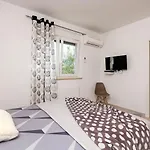 Charmante Mit Privatem Pool, Klima, Sonnenliegen, Terrasse Und Grill