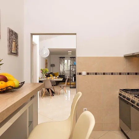 Charmante Mit Privatem Pool, Klima, Sonnenliegen, Terrasse Und Grill * Manjadvorci