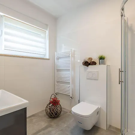 Charmante Mit Privatem Pool, Klima, Sonnenliegen, Terrasse Und Grill 펜션