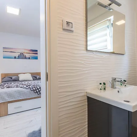 펜션 Charmante Mit Privatem Pool, Klima, Sonnenliegen, Terrasse Und Grill Manjadvorci