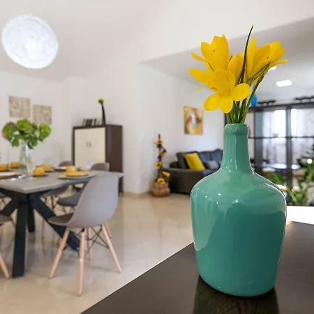 Holiday home Charmante Mit Privatem Pool, Klima, Sonnenliegen, Terrasse Und Grill