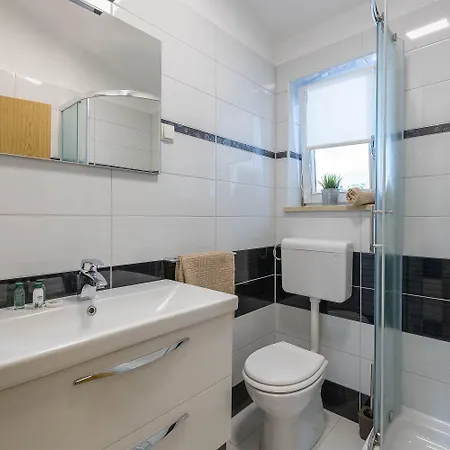 펜션 Charmante Mit Privatem Pool, Klima, Sonnenliegen, Terrasse Und Grill Manjadvorci