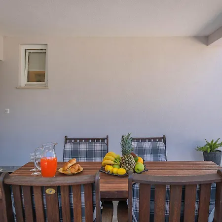 Charmante Mit Privatem Pool, Klima, Sonnenliegen, Terrasse Und Grill Manjadvorci