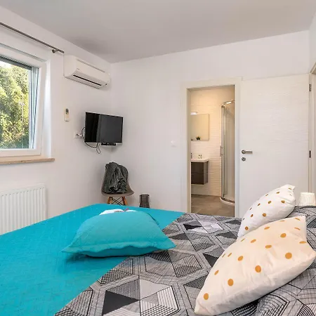 Charmante Mit Privatem Pool, Klima, Sonnenliegen, Terrasse Und Grill Holiday home *