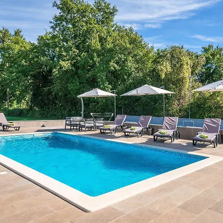Charmante Mit Privatem Pool, Klima, Sonnenliegen, Terrasse Und Grill 펜션 Manjadvorci