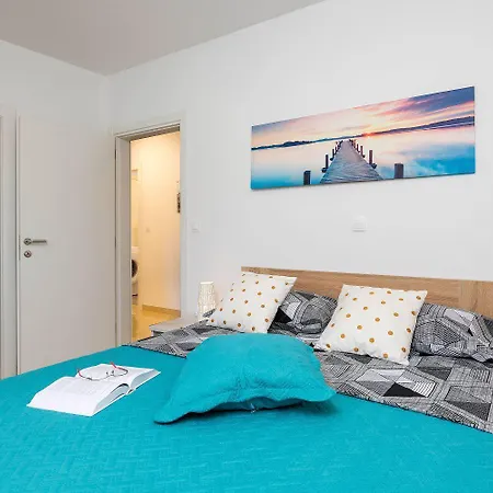Charmante Mit Privatem Pool, Klima, Sonnenliegen, Terrasse Und Grill Holiday home *