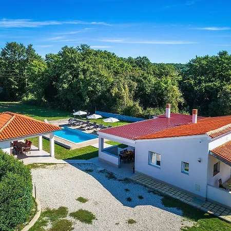 Charmante Mit Privatem Pool, Klima, Sonnenliegen, Terrasse Und Grill 펜션 *