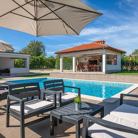 Charmante Mit Privatem Pool, Klima, Sonnenliegen, Terrasse Und Grill Manjadvorci