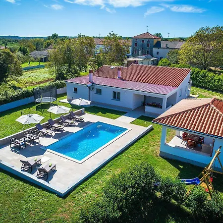 Charmante Mit Privatem Pool, Klima, Sonnenliegen, Terrasse Und Grill Manjadvorci