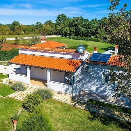 Nyaraló Charmante Mit Privatem Pool, Klima, Sonnenliegen, Terrasse Und Grill Manjadvorci
